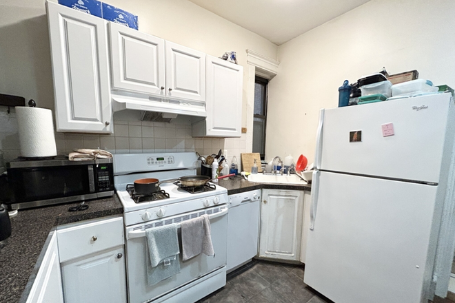 living - LOCATION!! 2 BED WITH HEAT/HOT WATER INCLUDED! 9/1/26!