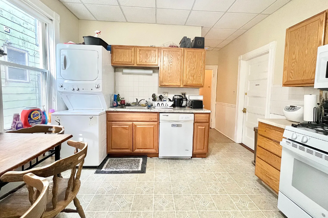 Text (774)365-8421 for more info!!! - **NO BROKER FEE** 4 Bed 2 Bath MISSION HILL *FULLY EQUIPPED* Apartments