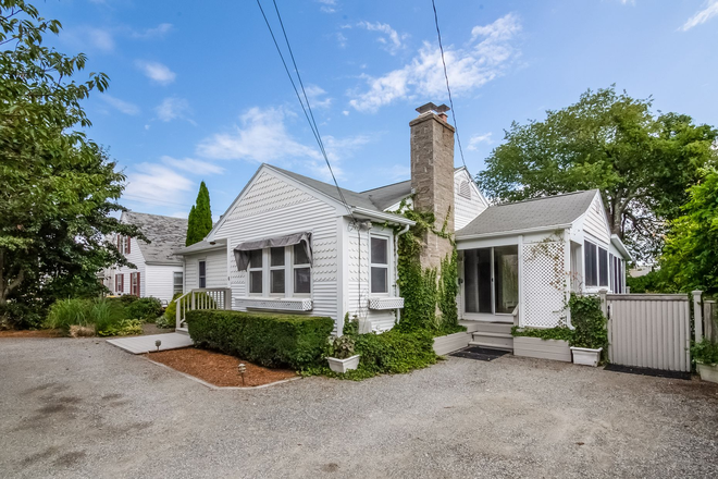 Exterior - 6 Wolfe Road, Narragansett House