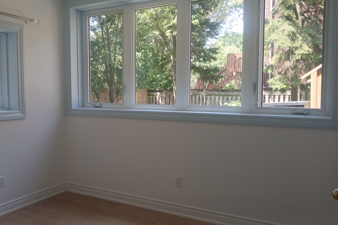 Bed 2 - Room in a 3bd Unit Close to North York Center-20min to Down Town Toronto- Yonge TTC Ln 1