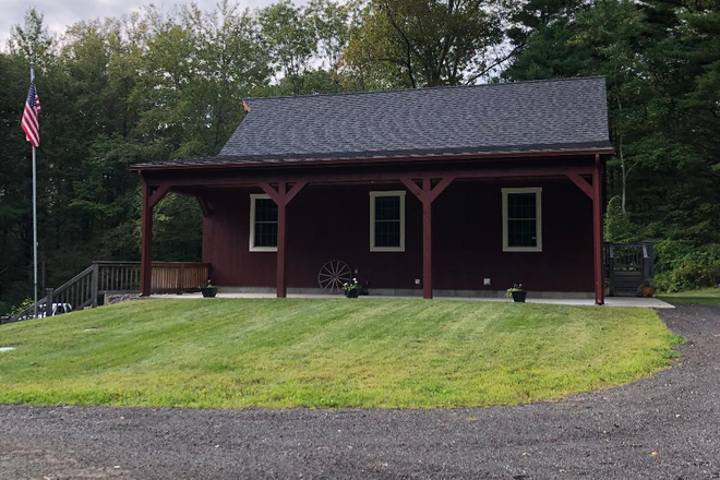 Front of House - Spacious Off-Campus Home Close to UConn