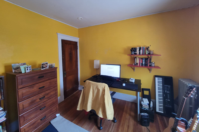 Open bedroom for rent. - Room open near Tufts, Ball Square, and Davis Square Duplex