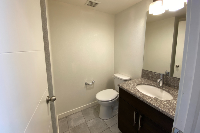 2 - AVAILABLE 8/5: 1322 S Coffman St #3 Townhome