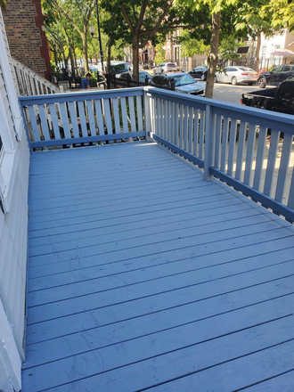 front deck - 5 bedrooms, 3 baths in the heart of Pilsen House