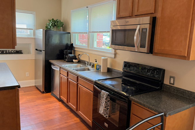 Modern Kitchen - 5-Min Walk to UC | Limited-Time Pricing | Spacious 4–5BR Home