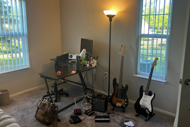 bedroom sideview window - Seeking roommate; room available in 2b2ba apartment