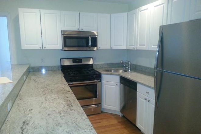 Call NOW for showings! 617-236-8550 - EGMONT ST - *NO FEE* MODERN BROOKLINE 3BR/1BA AVAIL *9/1/2026* W/ H&HW INC, LNDRY IN BLDNG, RNTL PRK