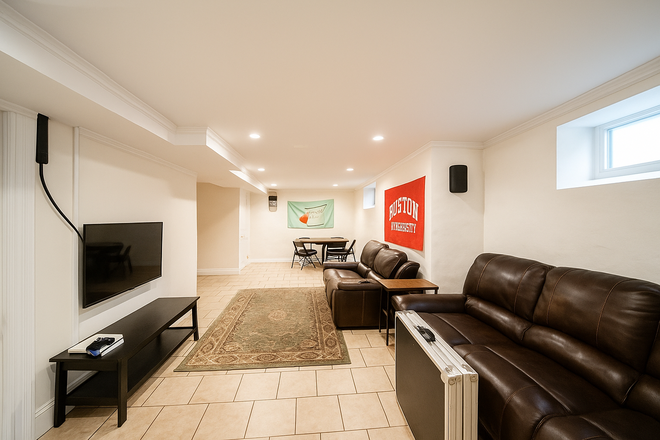 1 - Single Family Large 5 bed 2 bath Best off Campus Single Family for 9/1/26 Rent the Best! House