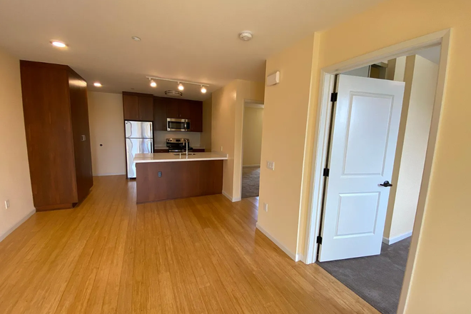 Living room - LOOKING FOR ROOMMATE IN DOUBLE ($930/month) SUMMER SUBLEASE (FURNISHED)!!