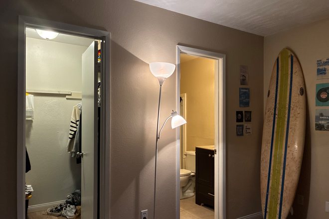 Walk in closet and bathroom in room - Spot in a double room in apartment near UTC