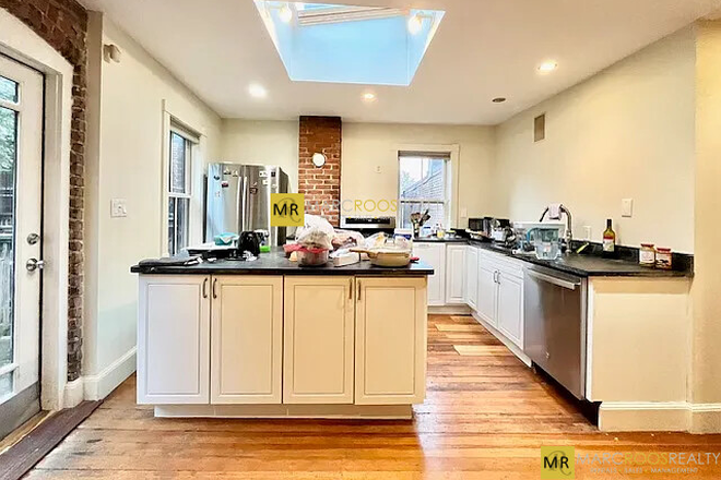 x - Highland St 6 Bed Mission Hill