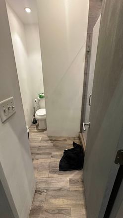 Bathroom - 1B Avail in 3B1B Apartment | 3 Blocks from campus | Balcony | In-Unit Laundry