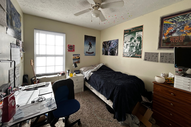 Bedroom - C2 Third Floor Apartment, Bedroom A available for Spring and Summer semester.