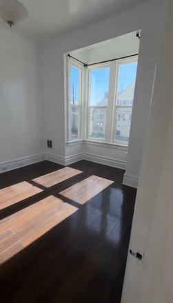 Big Bay Window with great light - Summer sublet inner richmond