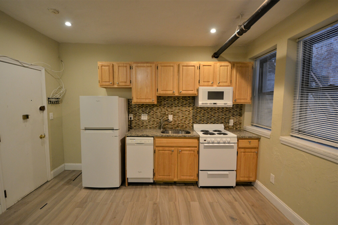 Kitchen - Large Renovated 2 Bedrooms by Whole foods walk to Campus No Fee Apartments