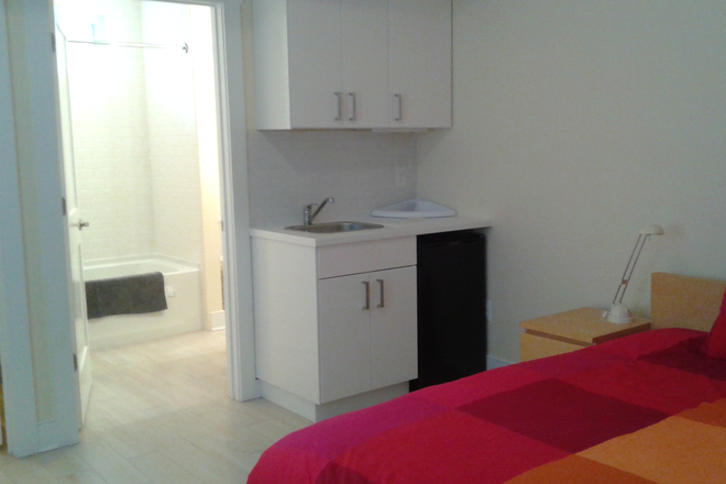 Kitchenette - Comfortable studio close to public transportation, shopping, restaurants and parks House