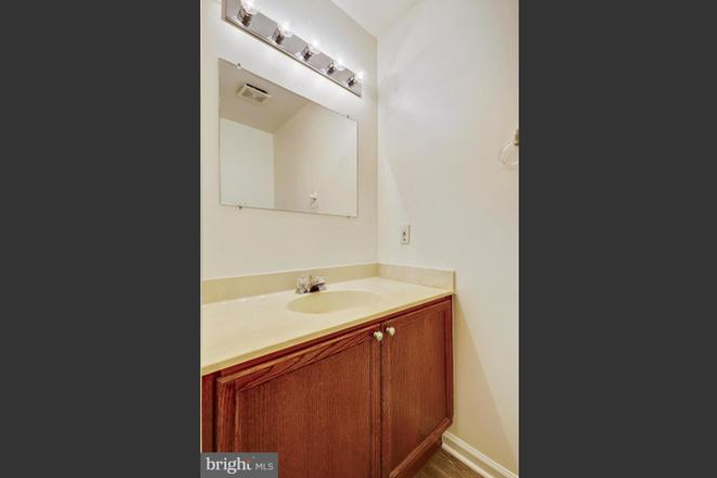 bathroom - 4701 Caddo St Townhome