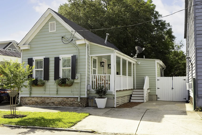 Outside street view - Open Bedroom 15 minute walk to MUSC