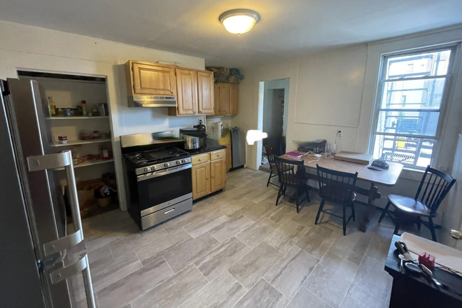 Kitchen - *NO BROKERS FEE!* Spacious, Renovated 3 Bed / 1 Bath available 9/1/26!!