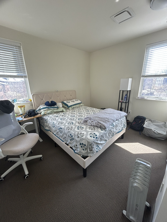 Bedroom - Sublet:Room for current degree seeking actively enrolled PU grad student only-Lakeside Rd-Princeton Apartments