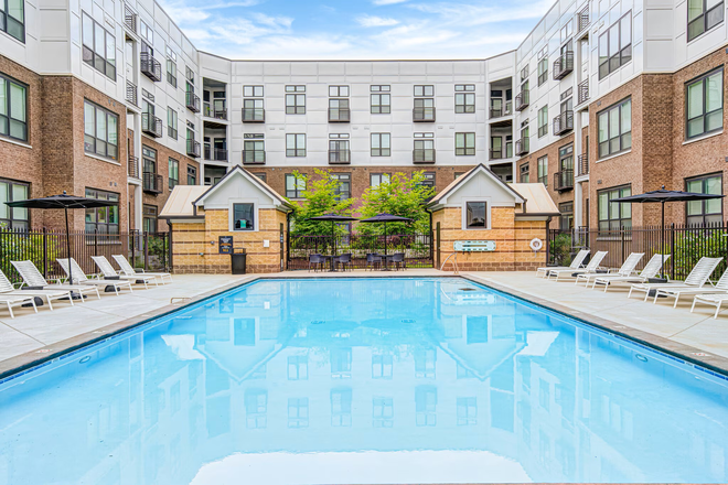 pool - Continuum Apartments