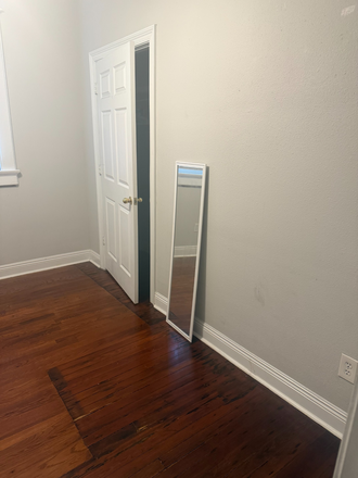 11.5 x 9.5 ft bedroom - <5 min walk to campus, 3bedroom, 2 bathroom