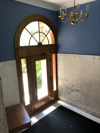 Lobby of the building - Lovely one bedroom apartment in a charming and quiet old building, 5 min from Harvard Square