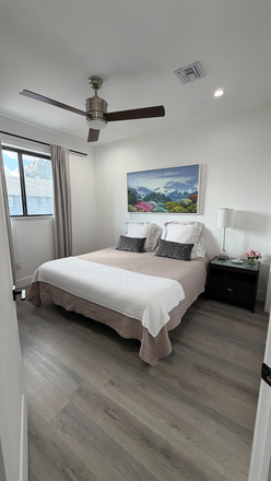 Bedroom - Modern King Room in Peaceful Townhome • Near NSU & FLL Airport