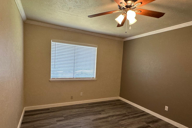 Room 1 - Private Rooms – Clean | Safe | Student-friendly
