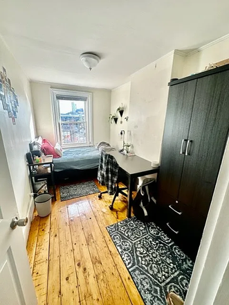Bedroom - 1 Room - Hemenway St - $1250 per month Apartments