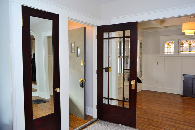 Front Entrance - Charming house in University Circle