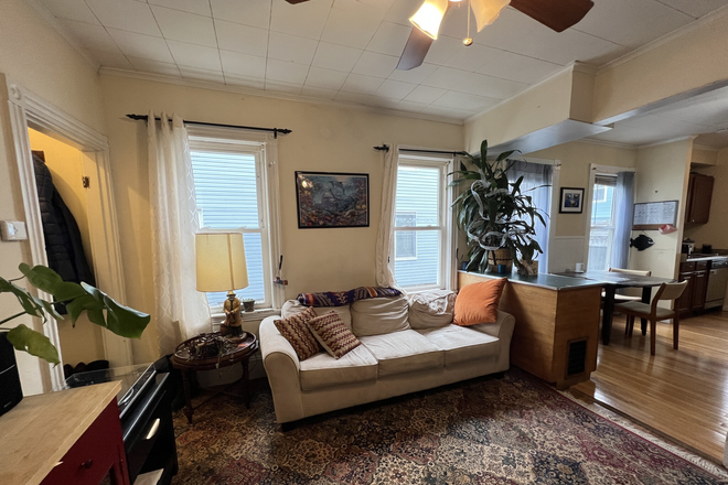 Living room - **NO BROKERS FEE!!** Bright&Sunny 3 Bed / 1 Bath w/ Deck! Avail. 9/1/26!!