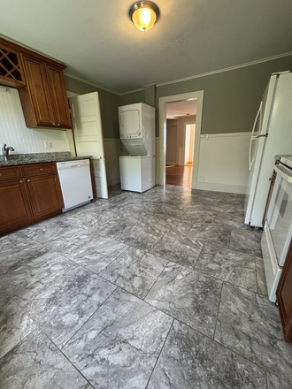 unit 3 kitchen - 46 Old Amherst Road Apartments