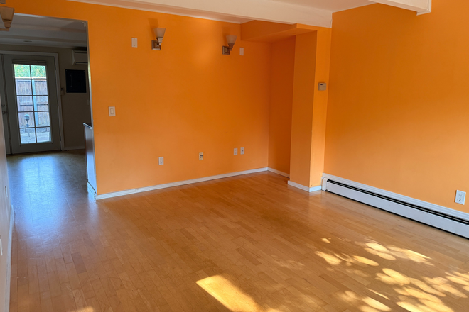 1 - AVAILABLE NOW!: 3576 Broadway Townhome