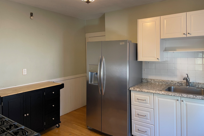 Kitchen - Sunny 2BR in Arlington steps from 77 Harvard Bus/87 Davis Sq bus/walk to Alewife or comm rail Apartments