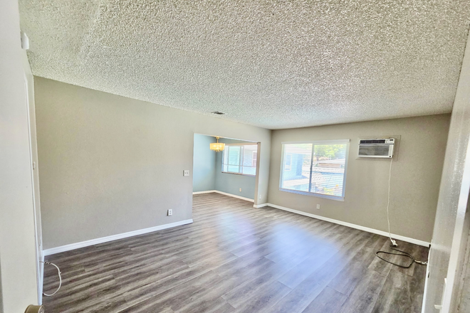 Living room - Canyon Crest Oasis apartment