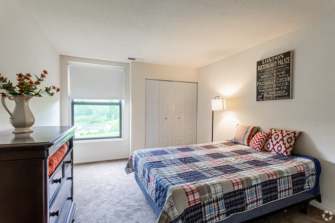 Bedroom - Female Summer Sublet - Brandywine Apts