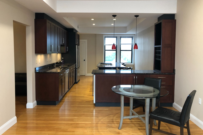 Call NOW for showings! 617-236-8600 - COMM AVE - MODERN 5BR CONDO NEAR BC AVAIL *9/1/2027* W/ 2.5 BATH, W/D IN UNIT, GRG RNTL PRKNG, A/C