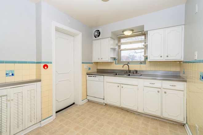 Kitchen - 2802 Digby Ave. Apartments