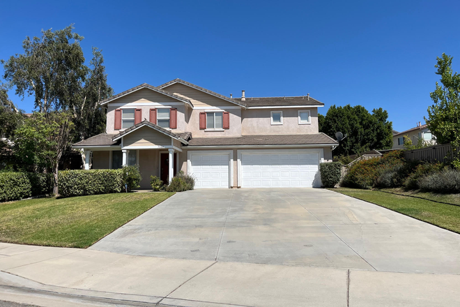 Outside Street View - Spacious home with loft in quiet neighborhood