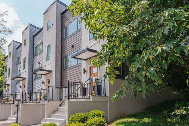 Exterior - Fully Furnished + Luxury Townhouse + Walk to Downtown