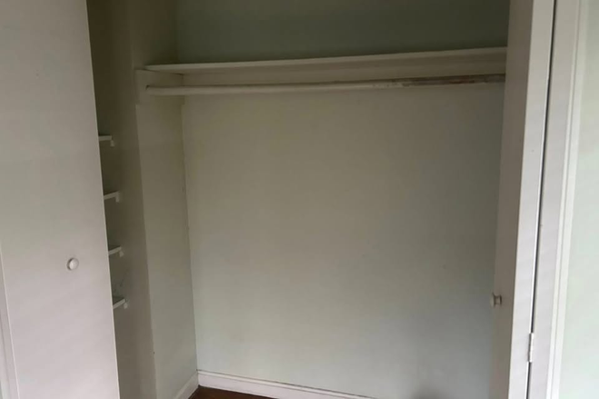 Closet in room for rent - 2br/1ba House in Belvedere Park