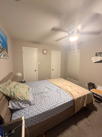 Bedroom - Apartment on University Drive 2 miles from campus