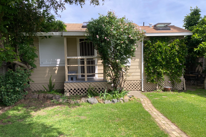 - Charming cottage for short-term rental
