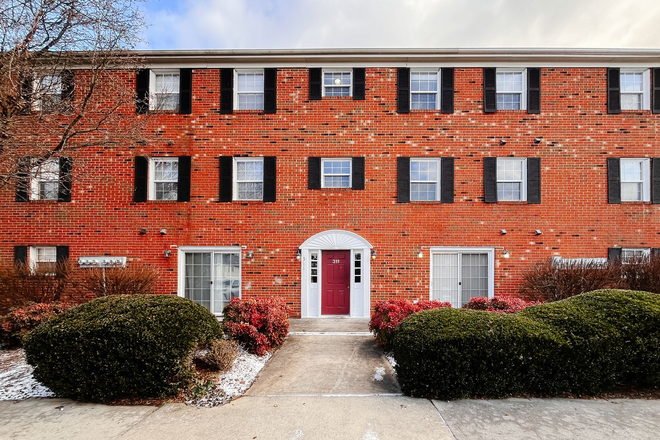 - Updated 2 Bedroom, 1 Bath Condo