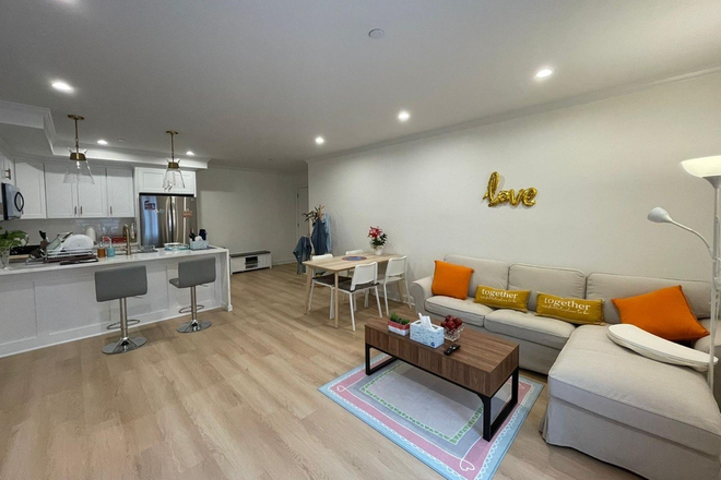 Living rm - 2 Bed/2Bath apartment. Great for families/Graduate students/Postdocs. Easy commute to MIT/Boston