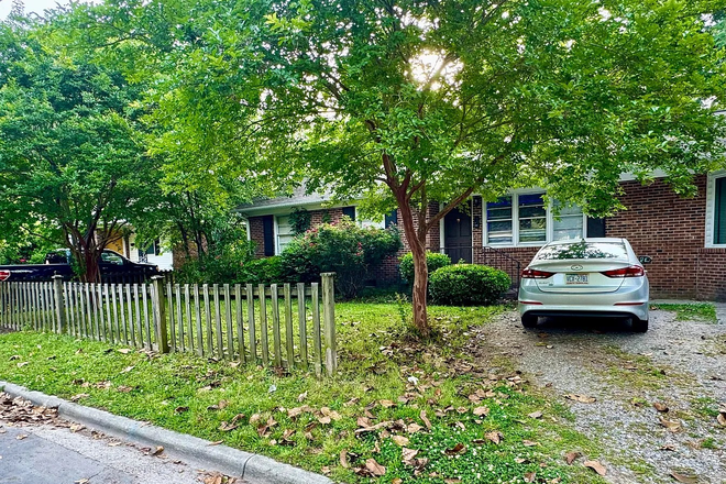 Photo - Pre-Leasing for Fall 2026- *Walking distance to ECU campus and Downtown* House