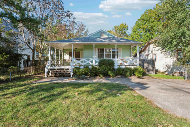 Front - 5012 Quebec St | 3 Bed / 2 Bath | 2026-2027 School Year!