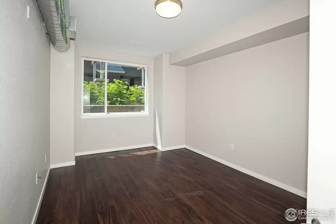 Large Bedroom - Same Size as the Master Bedroom, $150 Less — 200m to CU Campus, Furnished Common Areas