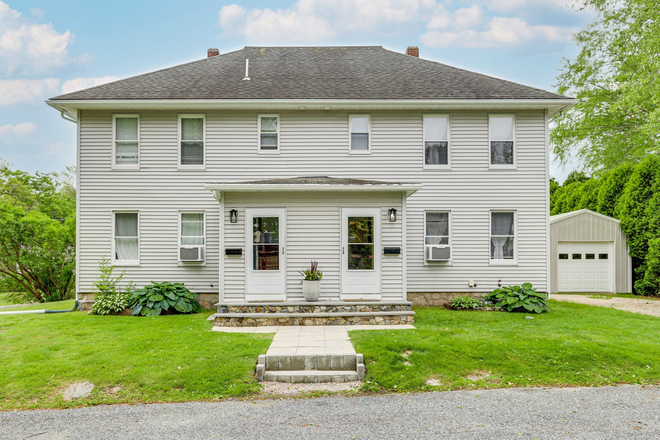 Front of the House - Wakefield Haven available for a group of 3! ll Cozy 3B/2Ba ll Near Downtown and Beaches